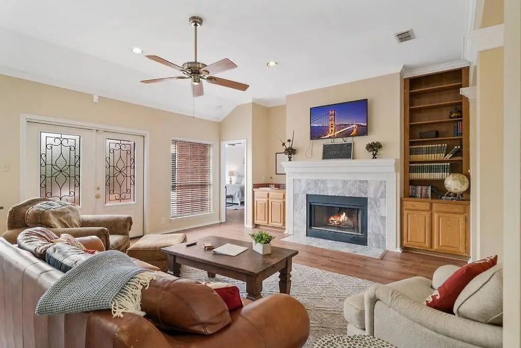 Stone Oak Oasis With Private Pool And Grill!-1